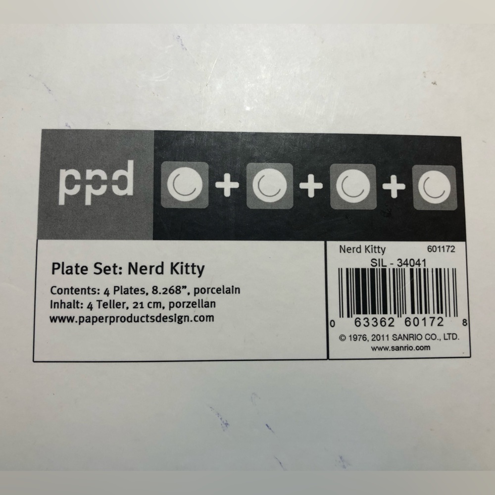 Hello Kitty Plate Set - Nerd Kitty - Picture 5 of 7